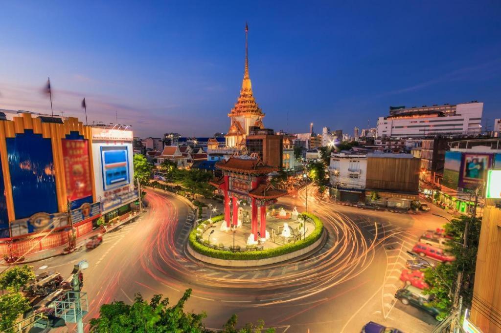 2499 Heritage Chinatown Bangkok Hotel By Roomquest Exterior photo