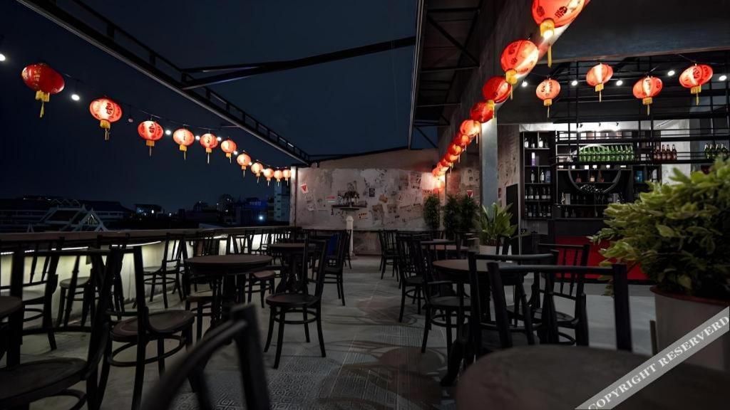 2499 Heritage Chinatown Bangkok Hotel By Roomquest Exterior photo