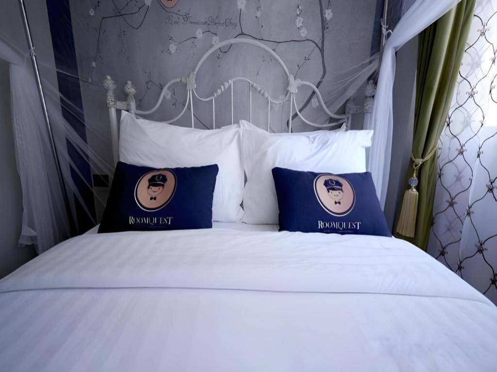 2499 Heritage Chinatown Bangkok Hotel By Roomquest Exterior photo